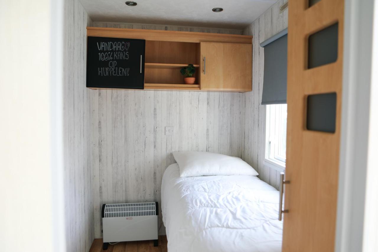 Chalet Op 5* Camping De Paardekreek Кортгене Екстериор снимка