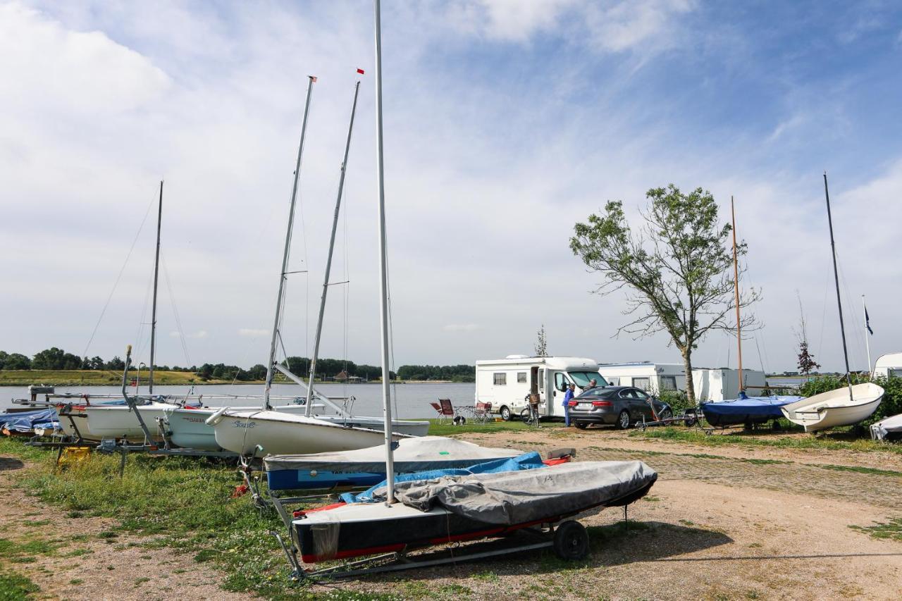Chalet Op 5* Camping De Paardekreek Кортгене Екстериор снимка