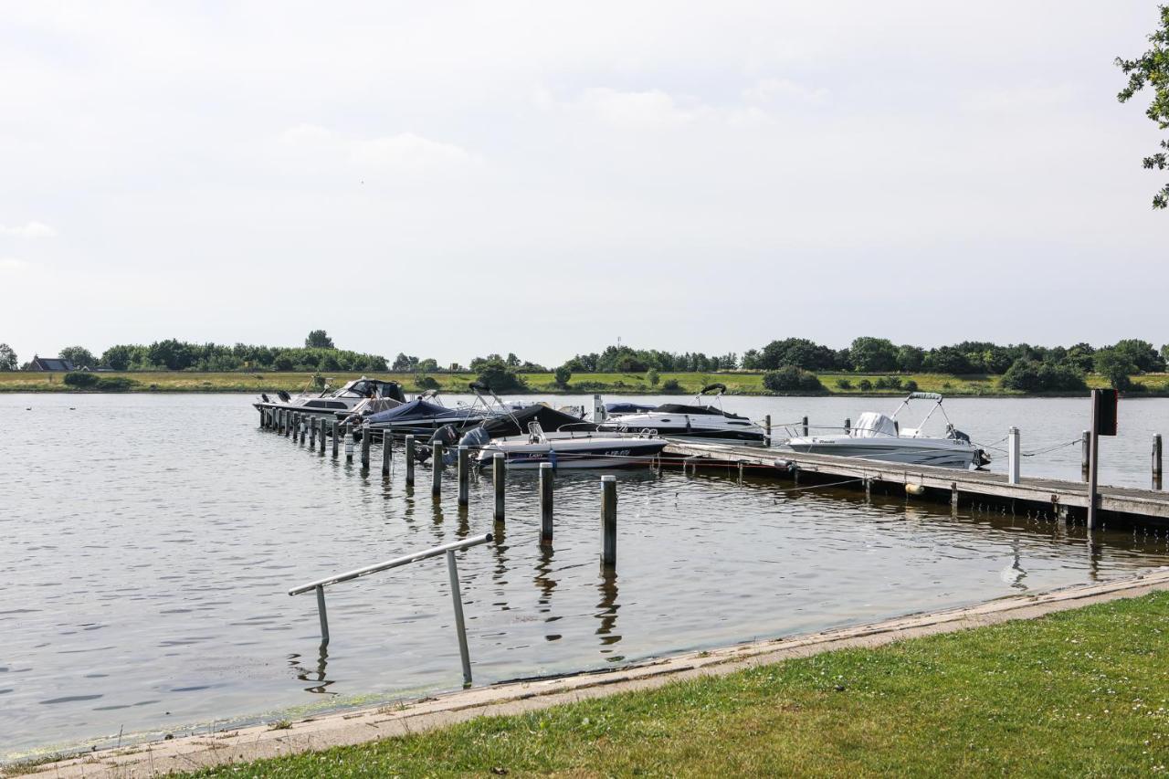 Chalet Op 5* Camping De Paardekreek Кортгене Екстериор снимка